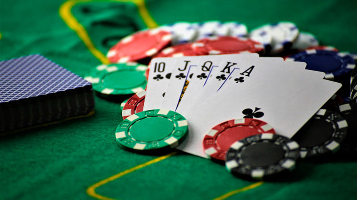 Cách tiến hành chơi 1 ván Poker Nhatvip
